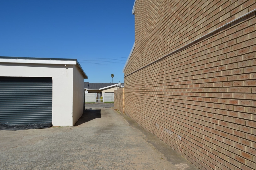 To Let commercial Property for Rent in Dormehls Drift Western Cape